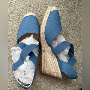 Women’s closed toe wedge sandal